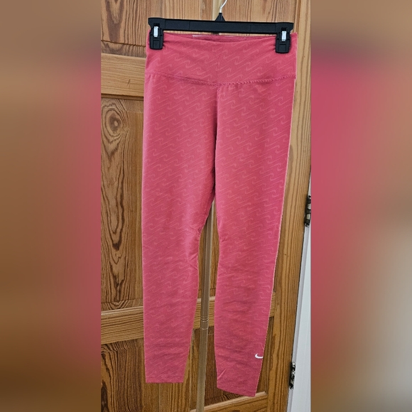 Nike Pants - Nike Dry-Fit Salmon Nike Logo Leggings Sz Small 24.5 in inseam